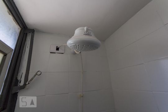 Banheiro de Serviço de apartamento para alugar com 2 quartos, 64m² em Área Octogonal, Brasília