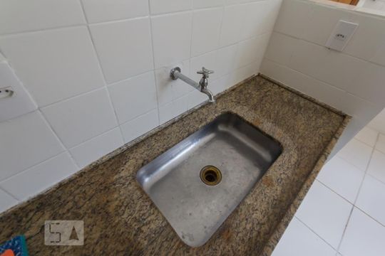 Cozinha de apartamento para alugar com 2 quartos, 64m² em Área Octogonal, Brasília