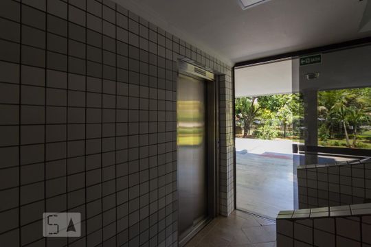 Hall de Entrada de apartamento para alugar com 2 quartos, 64m² em Área Octogonal, Brasília