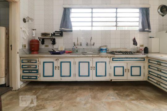 Cozinha de casa à venda com 4 quartos, 400m² em Alto de Pinheiros, São Paulo