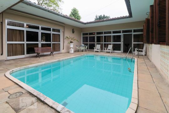Casa à venda com 4 quartos, 400m² em Alto de Pinheiros, São Paulo