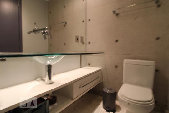 Banheiro comum de apartamento à venda com 2 quartos, 70m² em Campo Belo, São Paulo