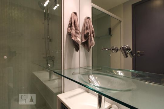 Pia do banheiro comum de apartamento à venda com 2 quartos, 70m² em Campo Belo, São Paulo
