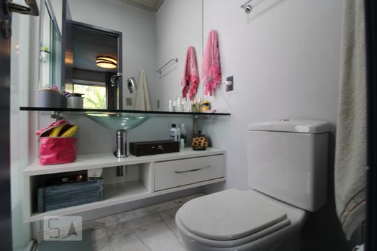 Banheiro da suíte de apartamento à venda com 2 quartos, 70m² em Campo Belo, São Paulo