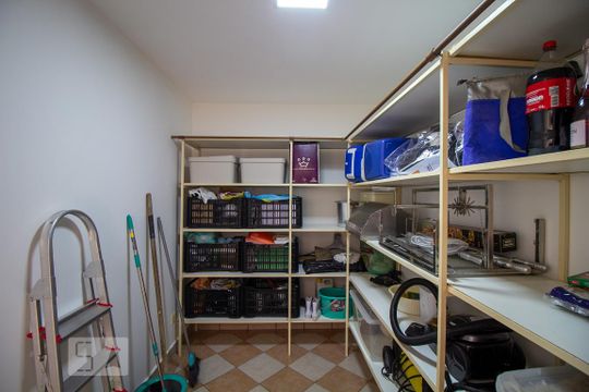 Despensa de casa à venda com 3 quartos, 262m² em Sítio da Figueira, São Paulo