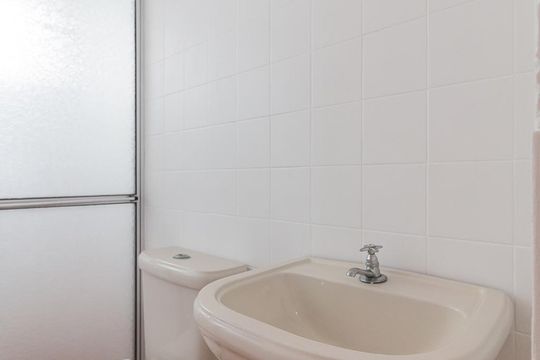 Banheiro de apartamento para alugar com 2 quartos, 59m² em Jardim Barbosa, Guarulhos