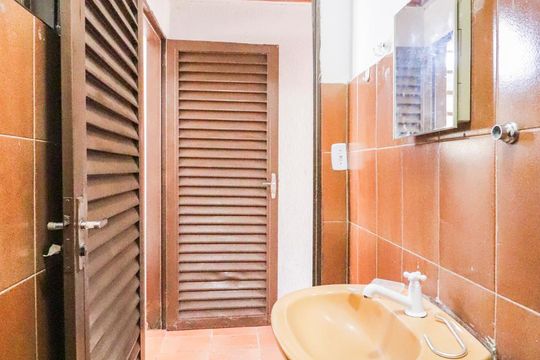 Banheiro de kitnet/studio para alugar com 1 quarto, 30m² em Setor Sul, Goiânia