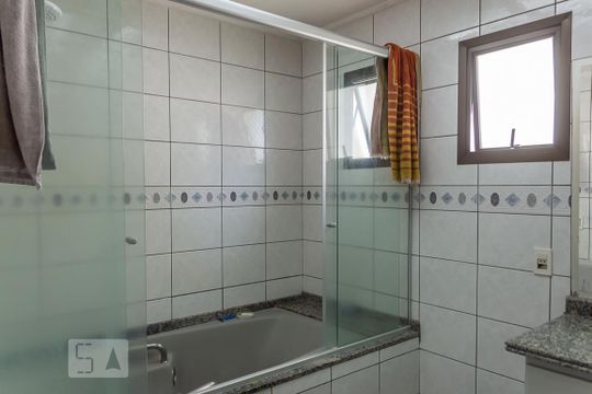 Banheiro da Suíte de apartamento para alugar com 4 quartos, 373m² em Centro, São Bernardo do Campo