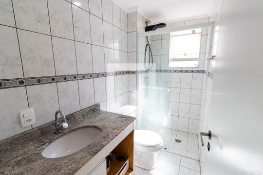 Banheiro de apartamento à venda com 2 quartos, 61m² em Jardim Santa Emília, São Paulo