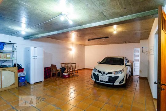 Garagem de casa à venda com 3 quartos, 240m² em Jabaquara, São Paulo