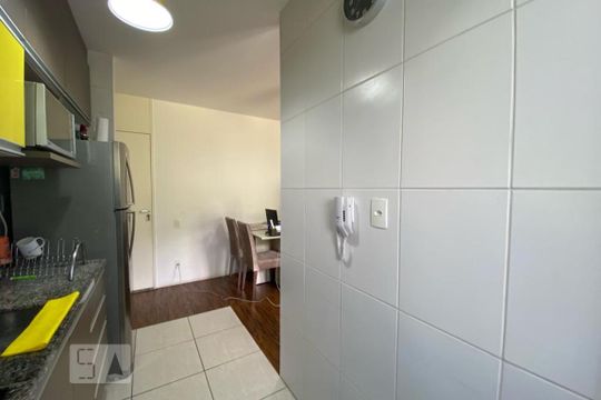 Cozinha de apartamento para alugar com 2 quartos, 54m² em Vila Praia, São Paulo