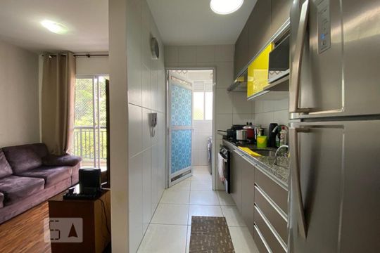 Cozinha de apartamento para alugar com 2 quartos, 54m² em Vila Praia, São Paulo
