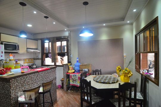 Sala de casa à venda com 3 quartos, 120m² em Estância Velha, Canoas