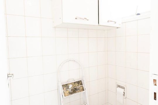 Banheiro de Serviço de apartamento para alugar com 2 quartos, 63m² em Pinheiros, São Paulo