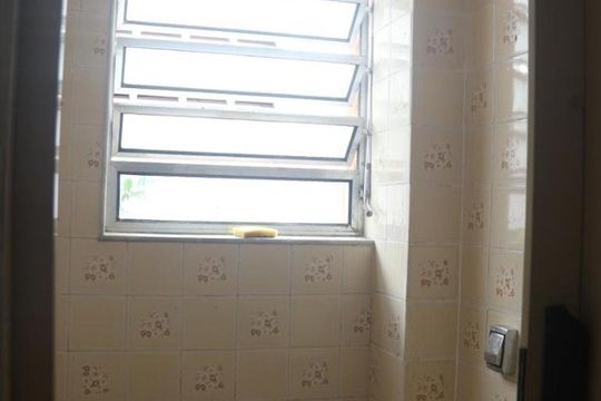 Banheiro de apartamento para alugar com 1 quarto, 38m² em Centro, São Vicente