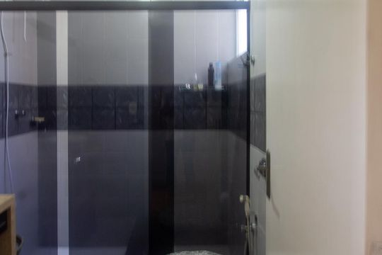 Banheiro de apartamento à venda com 3 quartos, 98m² em Menino Deus, Porto Alegre