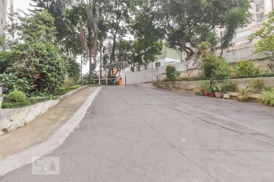 Área comum - Entrada da Garagem de apartamento para alugar com 2 quartos, 75m² em Bela Vista, São Paulo
