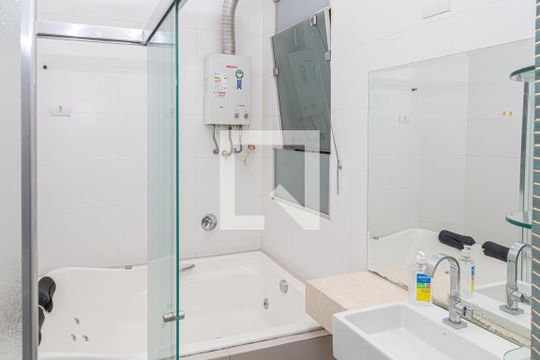 Banheiro de apartamento para alugar com 2 quartos, 75m² em Bela Vista, São Paulo