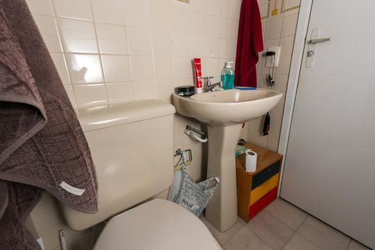 Banheiro de apartamento para alugar com 1 quarto, 35m² em Batel, Curitiba