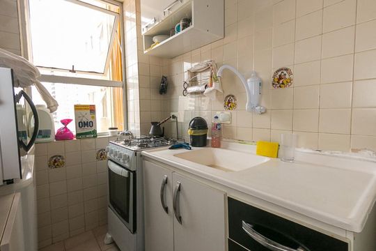 Cozinha de apartamento para alugar com 1 quarto, 35m² em Batel, Curitiba