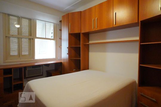 Quarto 1 de apartamento para alugar com 2 quartos, 56m² em São João, Porto Alegre