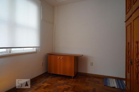 Quarto 2 de apartamento para alugar com 2 quartos, 56m² em São João, Porto Alegre