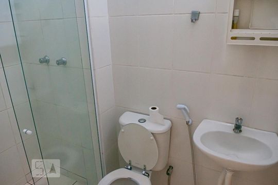 Banheiro de casa de condomínio à venda com 2 quartos, 55m² em Taquara, Rio de Janeiro