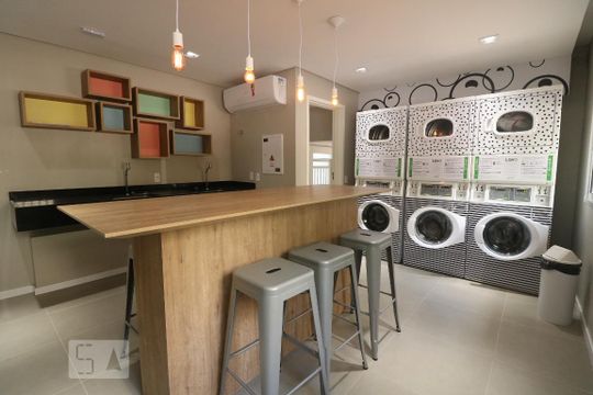 Área comum - Lavanderia de apartamento para alugar com 1 quarto, 25m² em Bela Vista, São Paulo