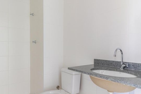 Banheiro de apartamento para alugar com 1 quarto, 34m² em Jurubatuba, São Paulo