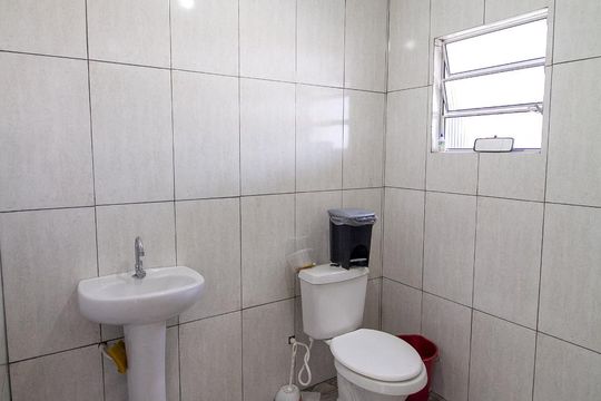 Banheiro de casa à venda com 3 quartos, 205m² em Jardim Tietê, São Paulo