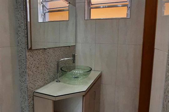 Banheiro de casa para alugar com 1 quarto, 70m² em Vila Santa Virginia, São Paulo