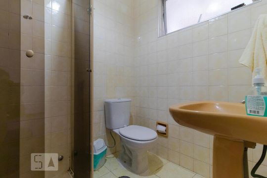 Banheiro de apartamento à venda com 1 quarto, 76m² em Centro, Campinas