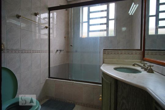 Banheiro de apartamento para alugar com 2 quartos, 72m² em Jardim Floresta, Porto Alegre