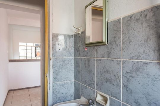 Banheiro de casa para alugar com 1 quarto, 45m² em Quitaúna, Osasco