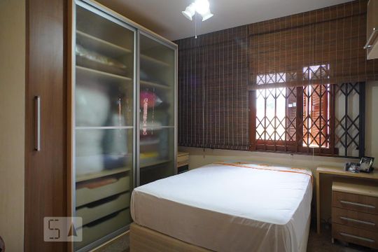 Quarto 1 de casa à venda com 4 quartos, 350m² em Jardim Itu, Porto Alegre