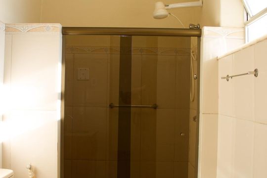 Banheiro Social de casa de condomínio para alugar com 1 quarto, 60m² em Todos Os Santos, Rio de Janeiro