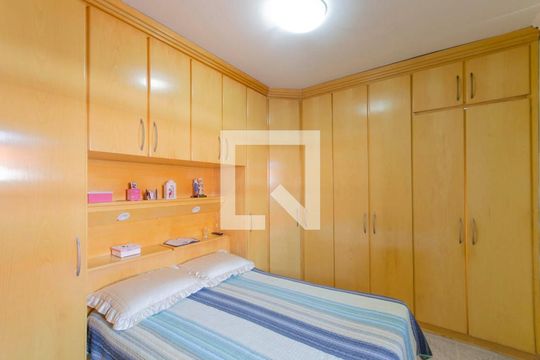 Suíte de casa à venda com 3 quartos, 204m² em Vila Franci, São Paulo