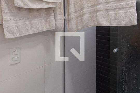 Banheiro da Suíte de apartamento à venda com 3 quartos, 69m² em Teresópolis, Porto Alegre