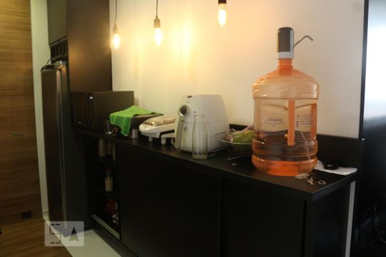 Detalhe cozinha de apartamento para alugar com 1 quarto, 42m² em Itararé, São Vicente