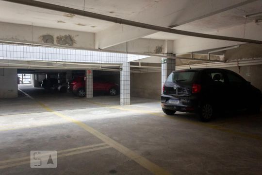 Garagem de casa de condomínio para alugar com 2 quartos, 93m² em Vila Tupi, Praia Grande