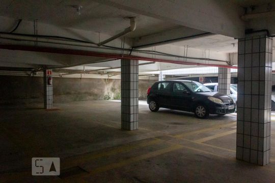 Garagem de casa de condomínio para alugar com 2 quartos, 93m² em Vila Tupi, Praia Grande