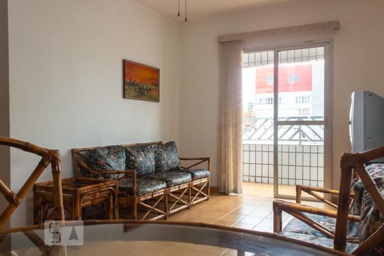 Sala de casa de condomínio para alugar com 2 quartos, 93m² em Vila Tupi, Praia Grande