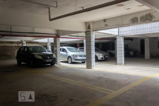 Garagem de casa de condomínio para alugar com 2 quartos, 93m² em Vila Tupi, Praia Grande