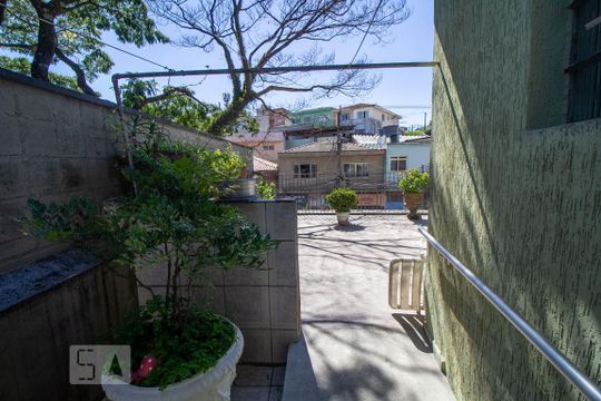 Corredor de casa para alugar com 3 quartos, 360m² em Parque São Lucas, São Paulo