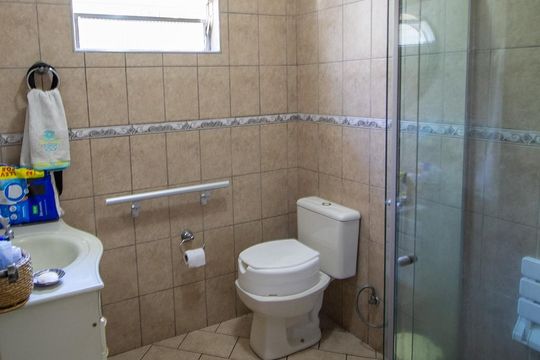 Banheiro 2 de casa para alugar com 3 quartos, 360m² em Parque São Lucas, São Paulo