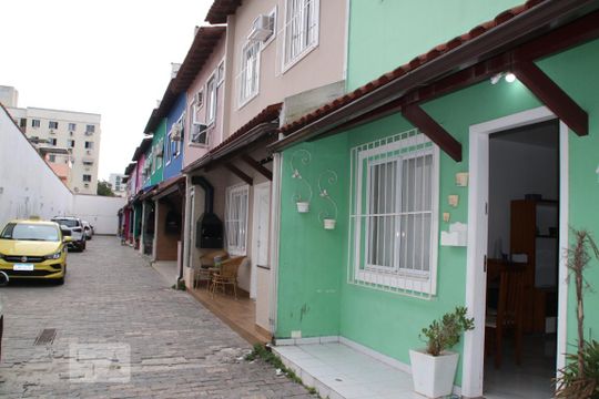 Fachada de casa à venda com 3 quartos, 110m² em Pechincha, Rio de Janeiro