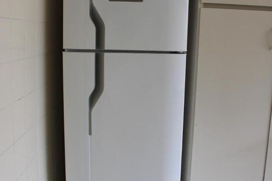 Cozinha geladeira de casa para alugar com 3 quartos, 230m² em Vila Julia, Guarujá