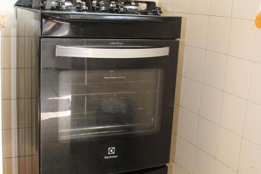 Cozinha fogão de casa para alugar com 3 quartos, 230m² em Vila Julia, Guarujá