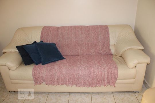 Sala de Estar detalhe de casa para alugar com 3 quartos, 230m² em Vila Julia, Guarujá