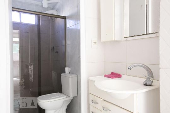 Banheiro de apartamento à venda com 2 quartos, 48m² em Conjunto Residencial José Bonifácio, São Paulo